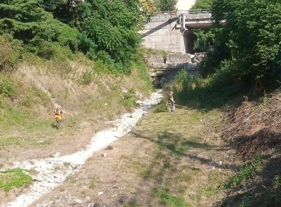 В Туапсе продолжаются работы по расчистке русел рек от поросли
