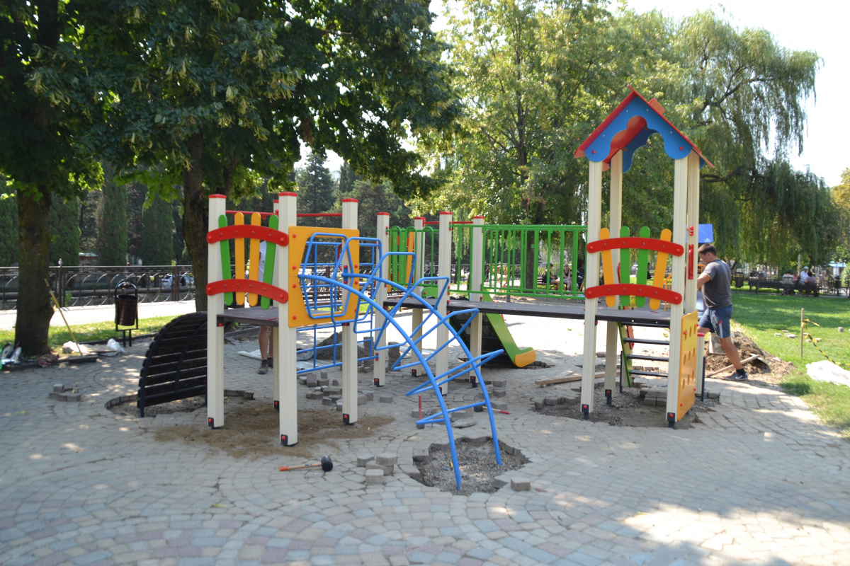 Замена игрового оборудования на детских площадках