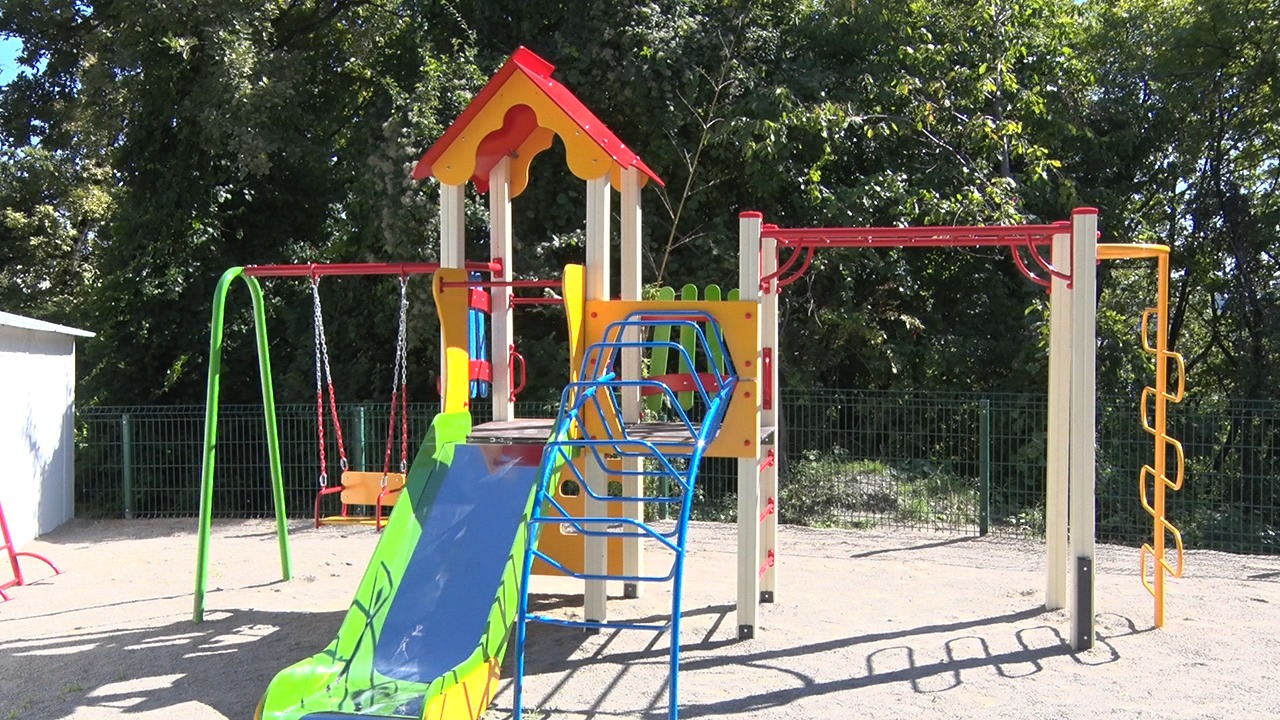 В ТОС №36 завершаются работы по ремонту детско-спортивной площадки