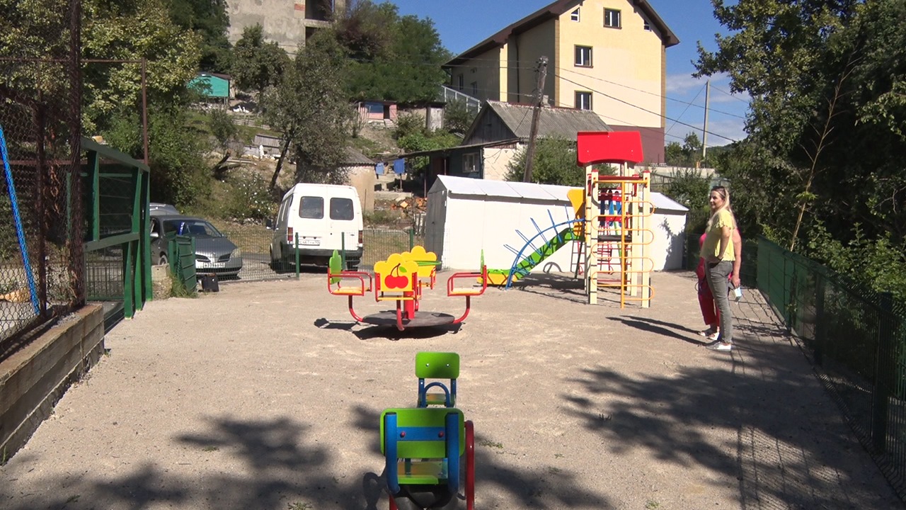 В ТОС №36 завершаются работы по ремонту детско-спортивной площадки