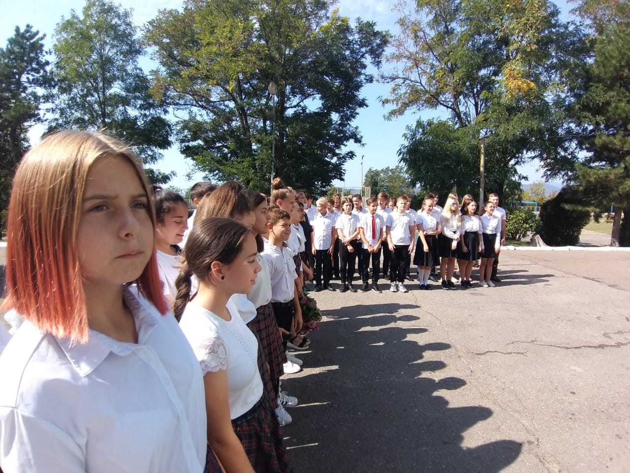 В школе №8 состоялось открытие мемориальной доски Юрию Гагарину