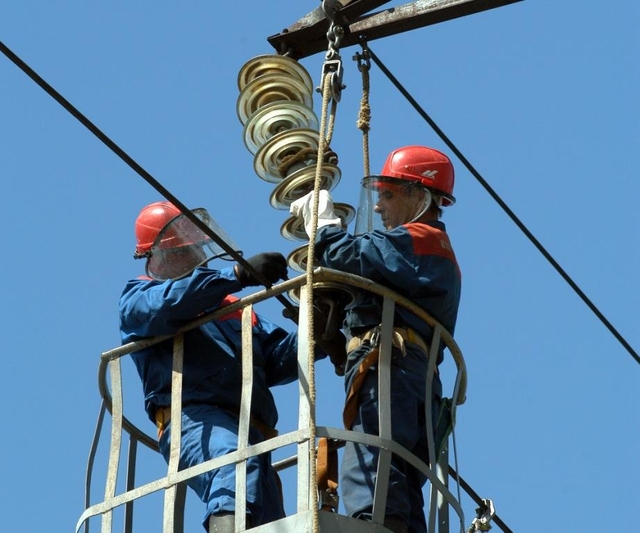 В Туапсе ведутся аварийно-восстановительные работы на сетях электроснабжения.