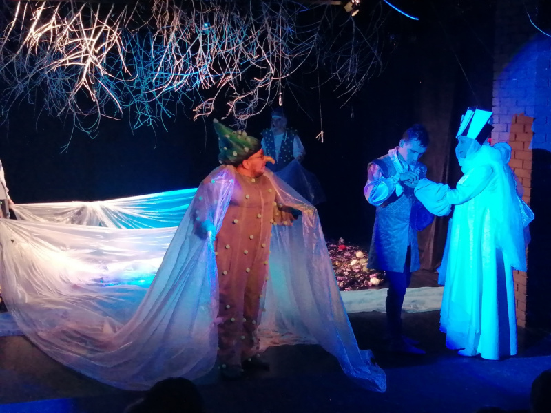 Туапсинский ТЮЗ представил новый спектакль для детей «Волшебное зеркало тролля» 