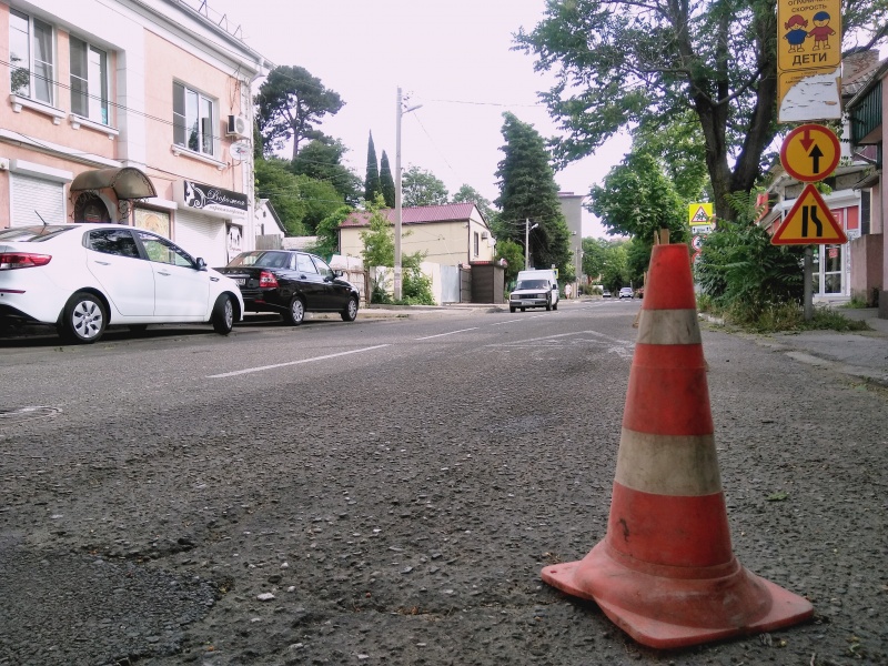 В Туапсе начался ремонт улицы Шаумяна.